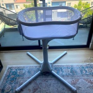 Halo Bassinest Essentia Swivel Sleeper
